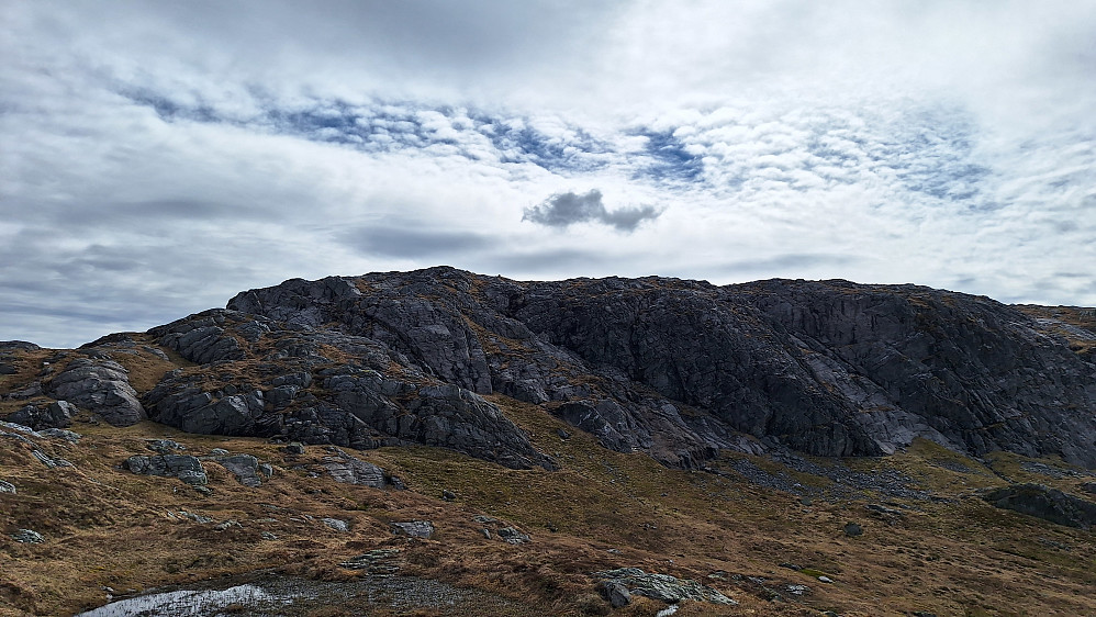Noen skrenter ned fra Hekkelfjellet. 