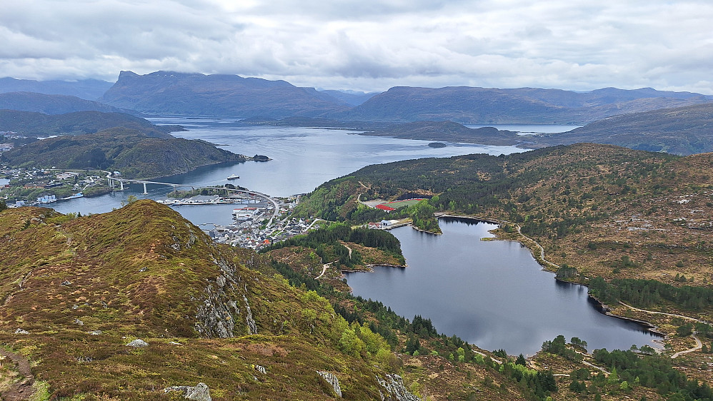 Skramsvatnet og Måløy.