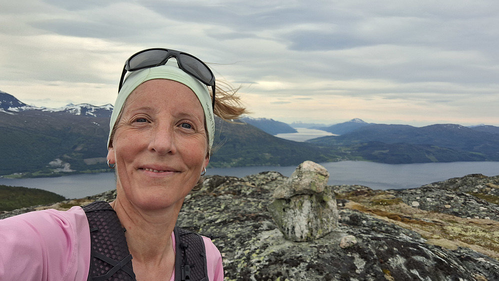 Heldigvis sitter håret fast.