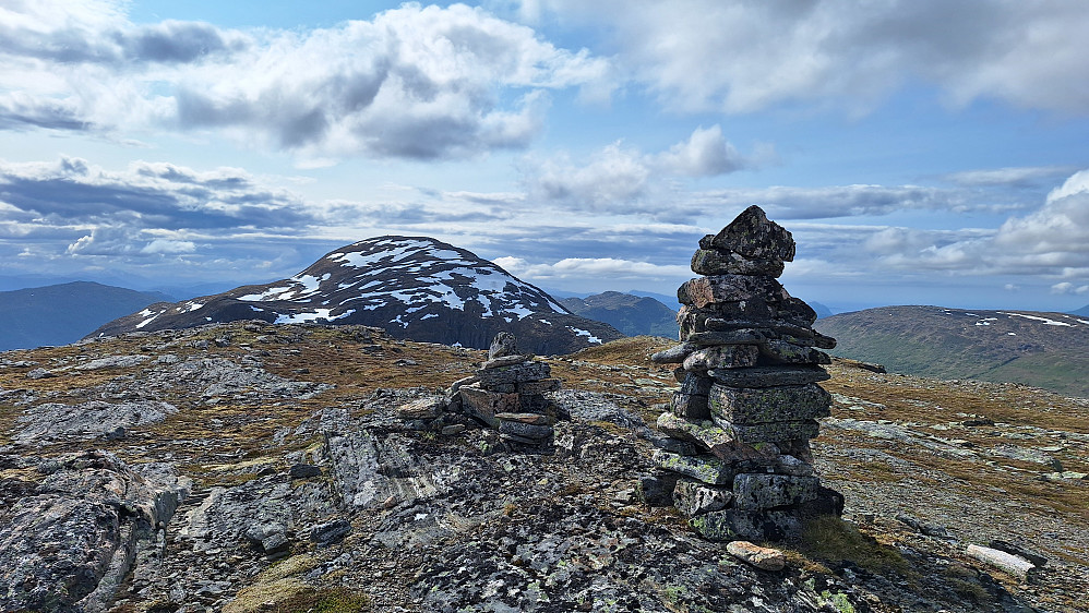 Hjelmkona mot Hjelmen. 