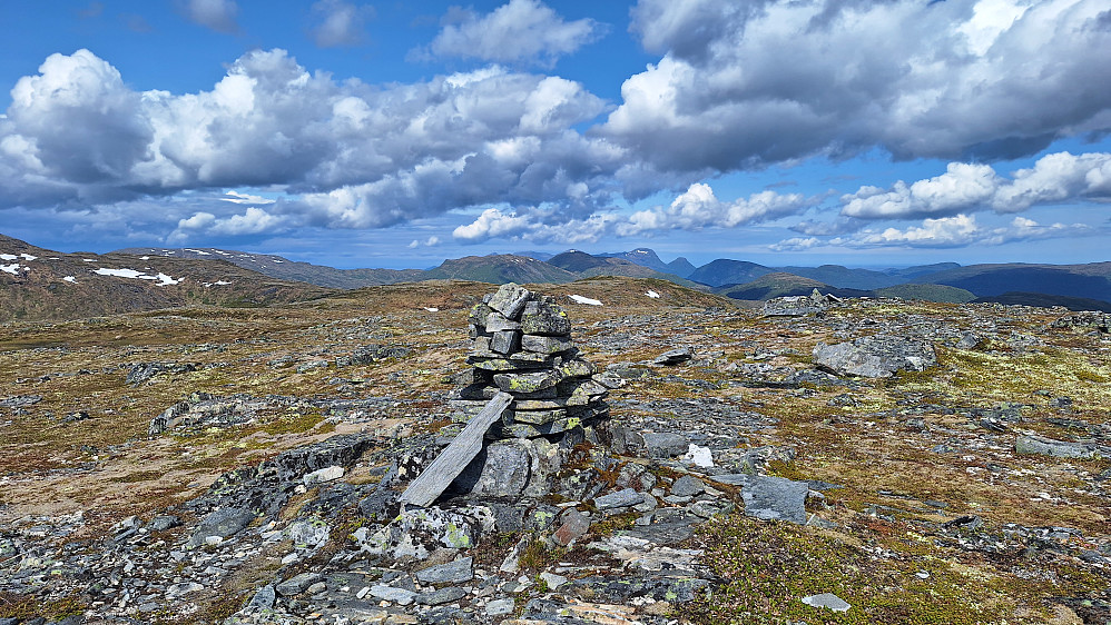 Middagsfjellet mot Tustna. 