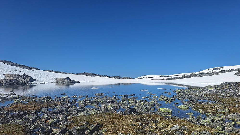 I skaret mellom Storhøe og Mehøe.