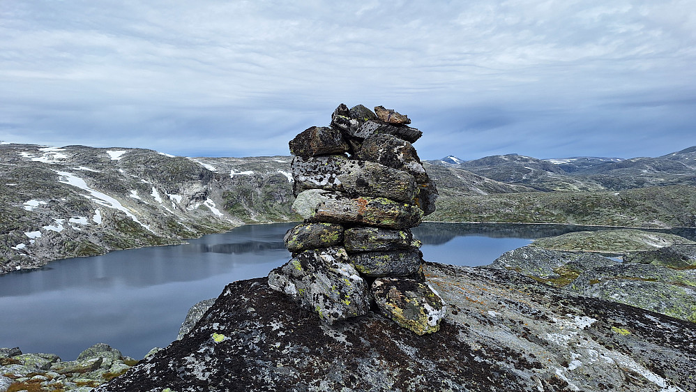 Øst for Storevatnet og Storevatnet.