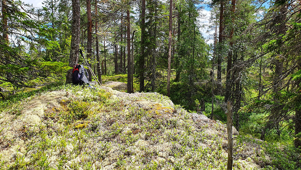 Sekken min står på toppen av Samsjøberga (527).