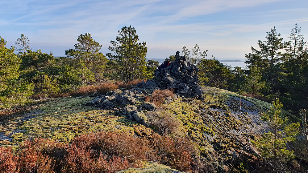 Trig.punktet og høyeste topp på Storefjell (141).