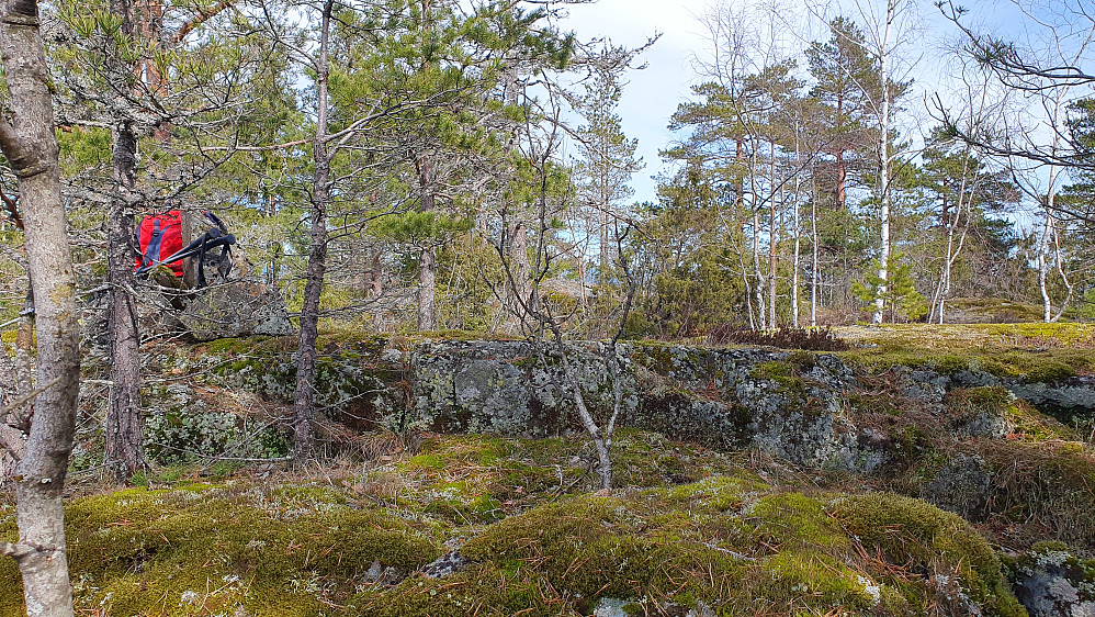 Sekken min ligger på det ene toppunktet på Bambleåsen (272). Det andre kan skimtes litt lengre bak midt i bildet.