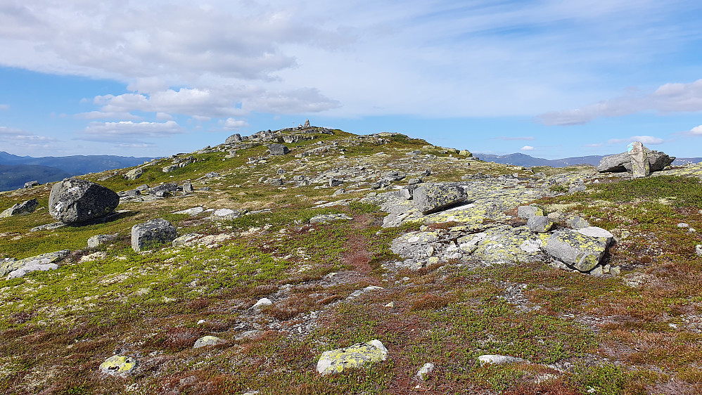 Vi nærmer oss første topp, Søtelifjellet Vest (1068).