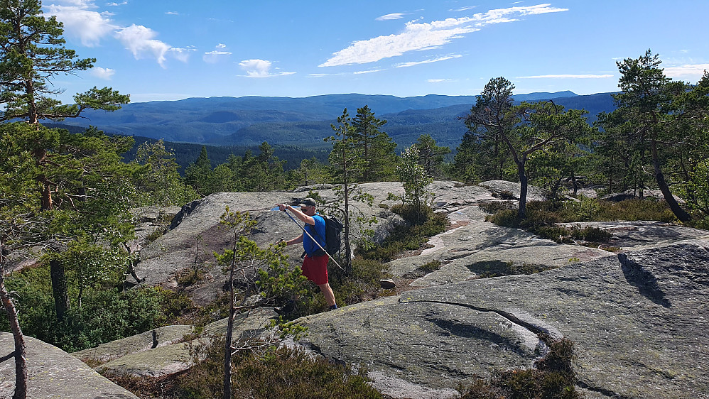 Vi virrer rundt på leting etter høyeste punkt på Gygrestolfjellet (490).
