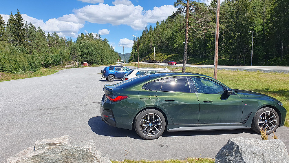 Jerpetjønnhovet parkering. Jeg parkerte her på den østre delen. Det er flere plasser motsatt vei.
