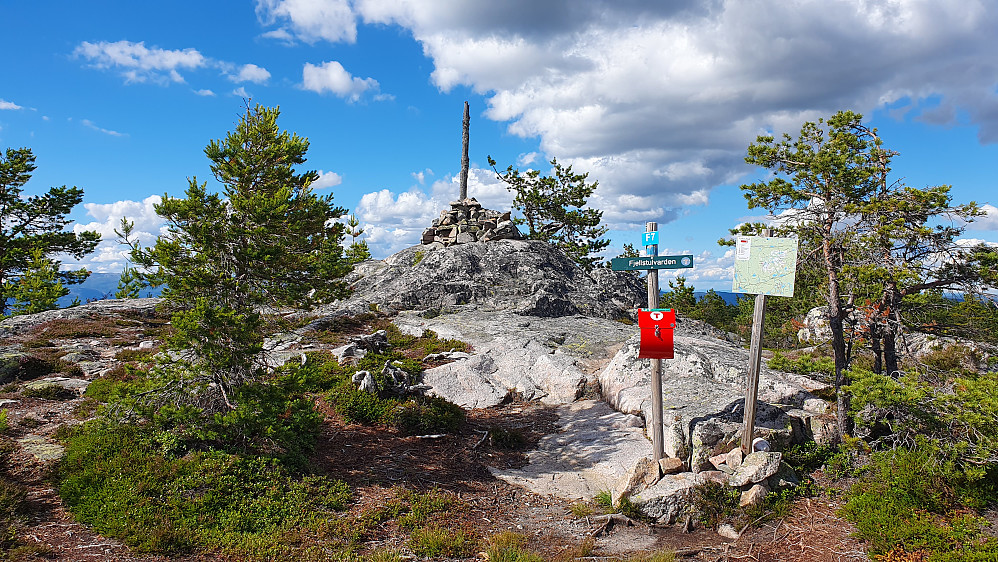 Høyeste punkt på Fjellstulfjellet (786), eller Rukubergene, som det også heter.