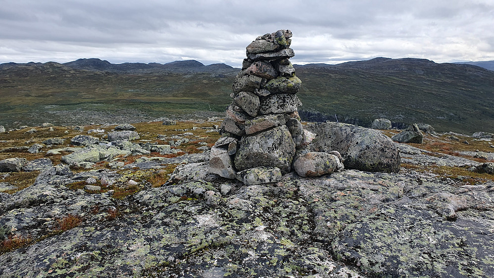 På toppen av Gryslehovda (1377). Utsikt mot øst.  