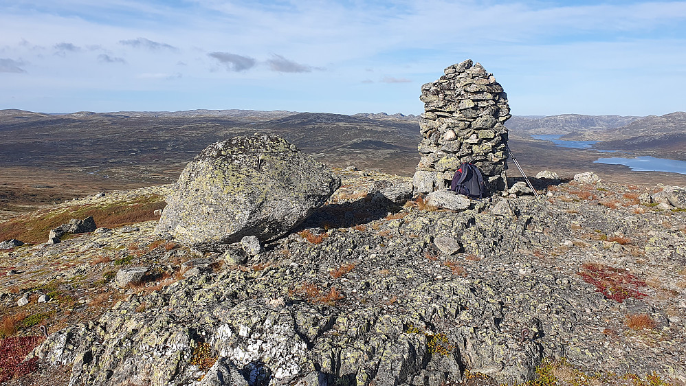 Stor toppvarde på Johovda (1305). Bildet tatt vestover. 