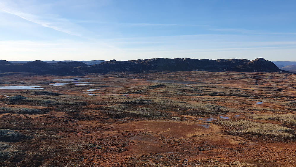 Vi er i nærheten av Nutenutan N2 (1256), og ser over mot Jøransetfjellet.