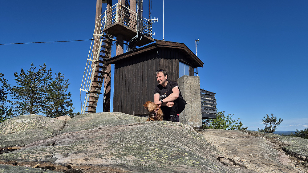 Vi nyter utsikten fra Rafjellet.