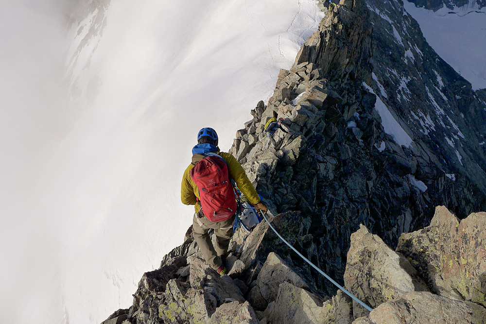 Descent down to the start of the Biancograt