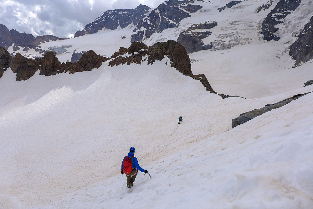 Descent down to the Pers glacier
