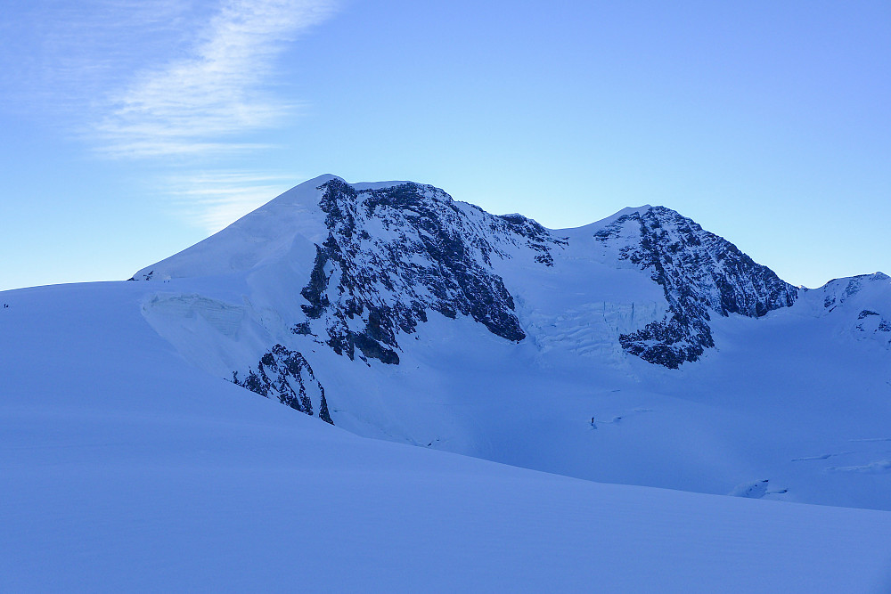 Colors of coldness! View of the west and east summits of Lyskamm seen from the Felikjoch