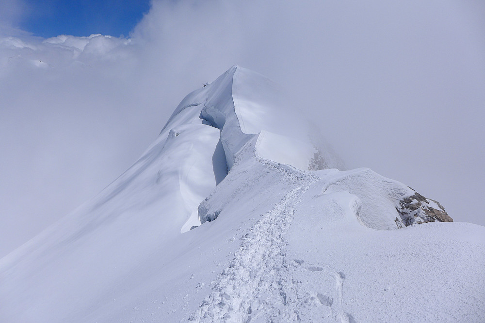 The SE ridge leading to the Felikjoch