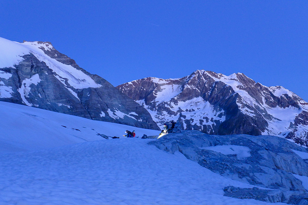 Dawn at the edge of the Brunegggletscher, looking westwards