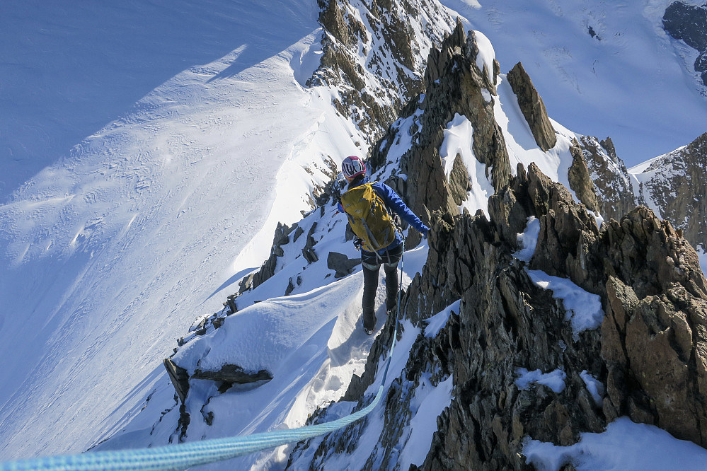 Descending the short section of ridge down to the col between the Grunegghorn and Gross Grunhorn (photo: Graham Frost)