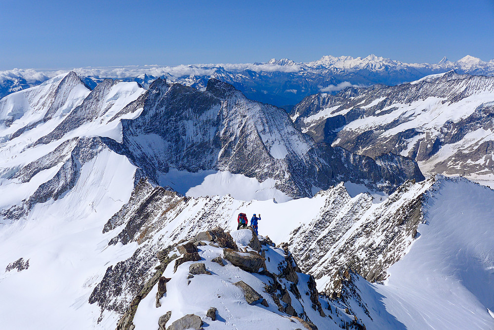 Two skiers nearing the summit of the Gross Grunhorn