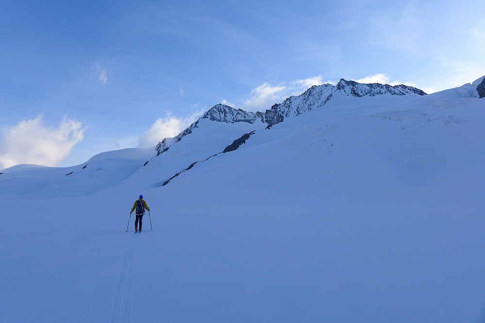 Approaching the Grosses and Hintere Fiescherhorn from the southwest