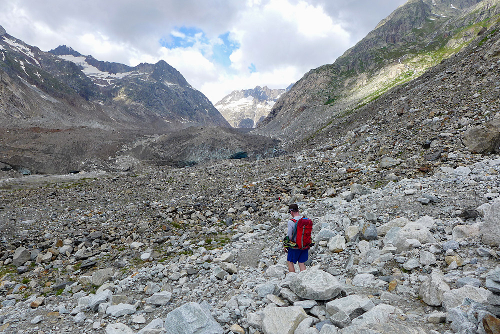 After 8km on a path we reached the rubble.... The snout of the Unteraargletscher is just ahead