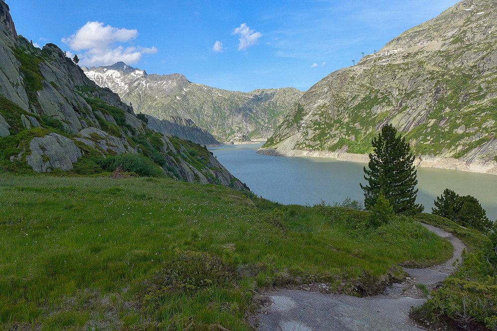 The path along Grimselsee