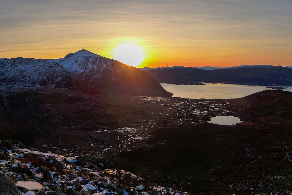 Lav morgensol på vei opp vestryggen
