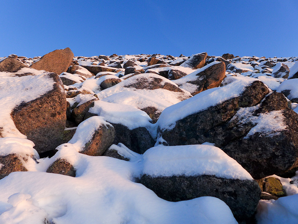 Snødekte steinur, fint å gå i/på