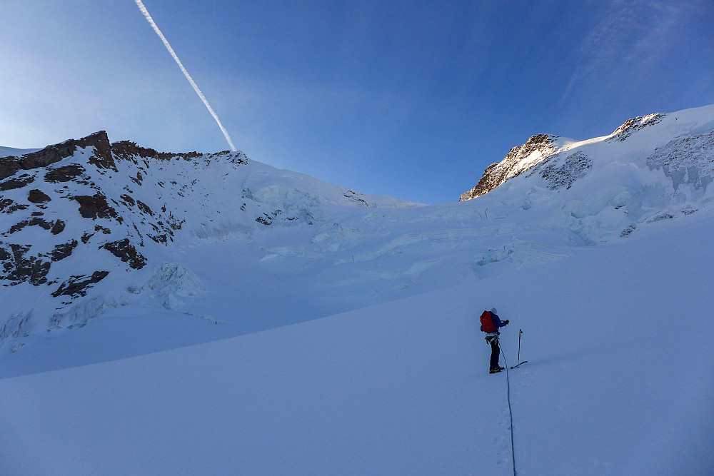 Here we branched off the main Dufourspitze west ridge route and headed up towards the snow-covered crevassed area in the middle. The summit of Nordend is on the left