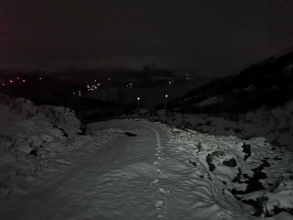 20 cm snø på 6-700 meter, men mildere vær utover ettermiddagen og desverre nedbør som regn her oppe