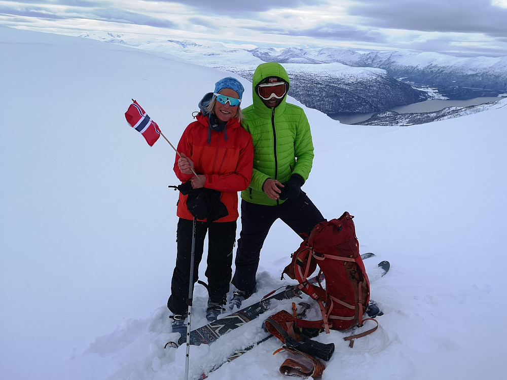 Flagget er med