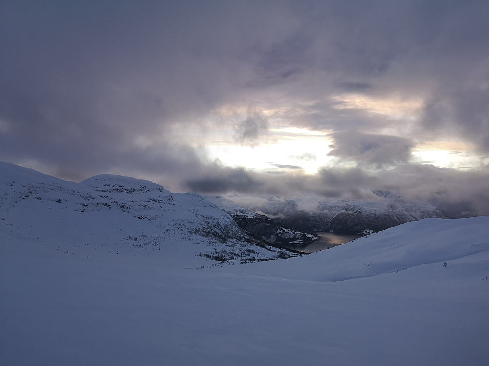 Retur via Lotsbergdalen