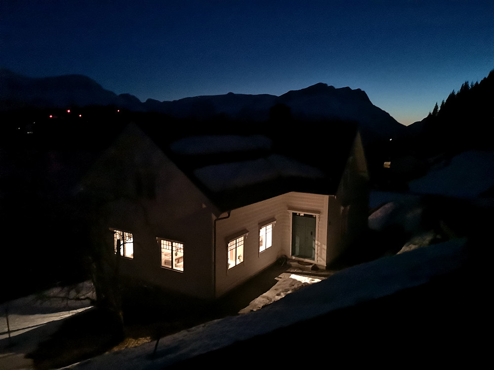 Nydelig kveldsstund ved hjemkomst på Lotsberg