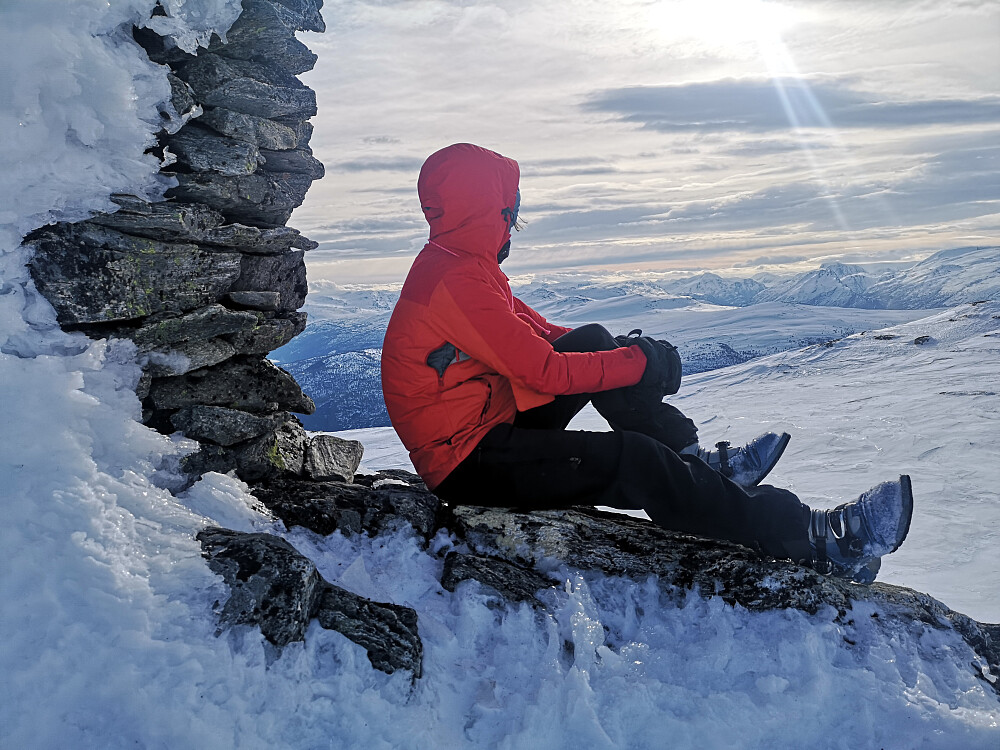 Måtte sitte og nyte utsikta og sola en liten stund før retur