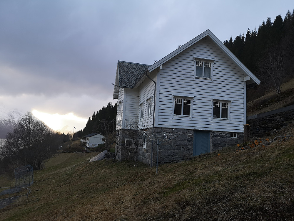 Plutselig var også den gamle og tidligere flotte Hagtornen borte...