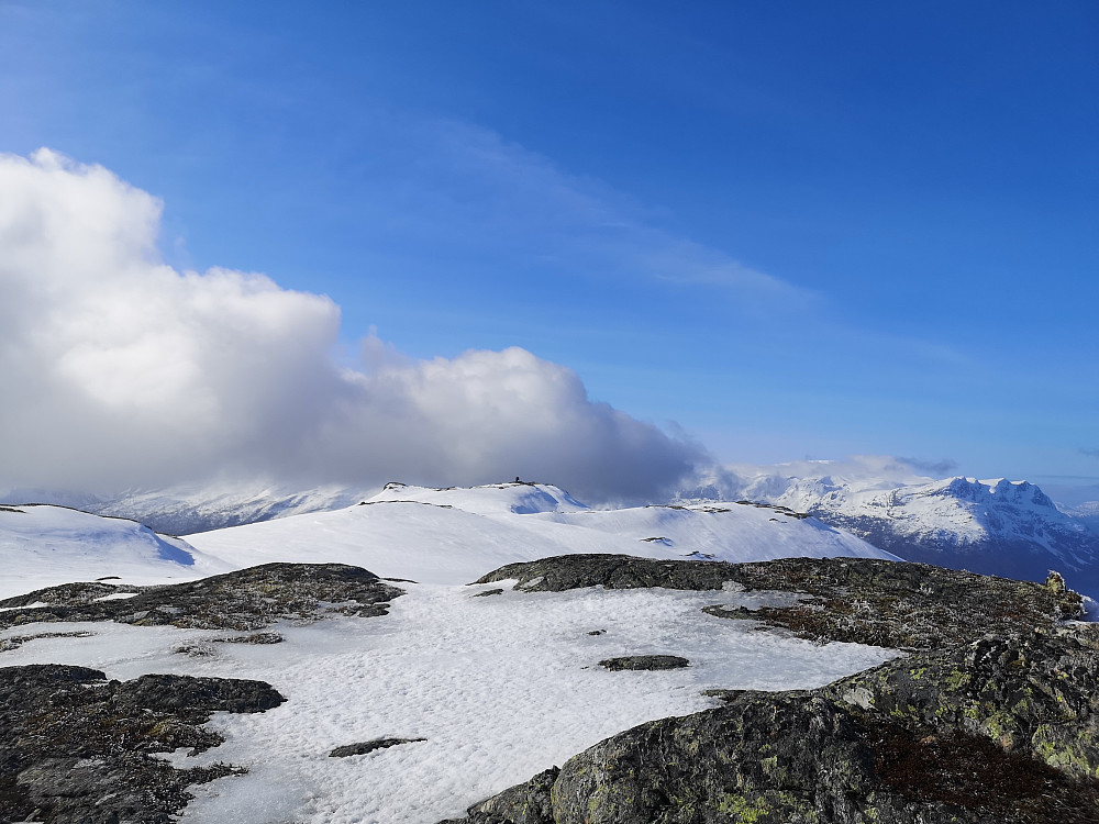 Mot varden på punkt 1045