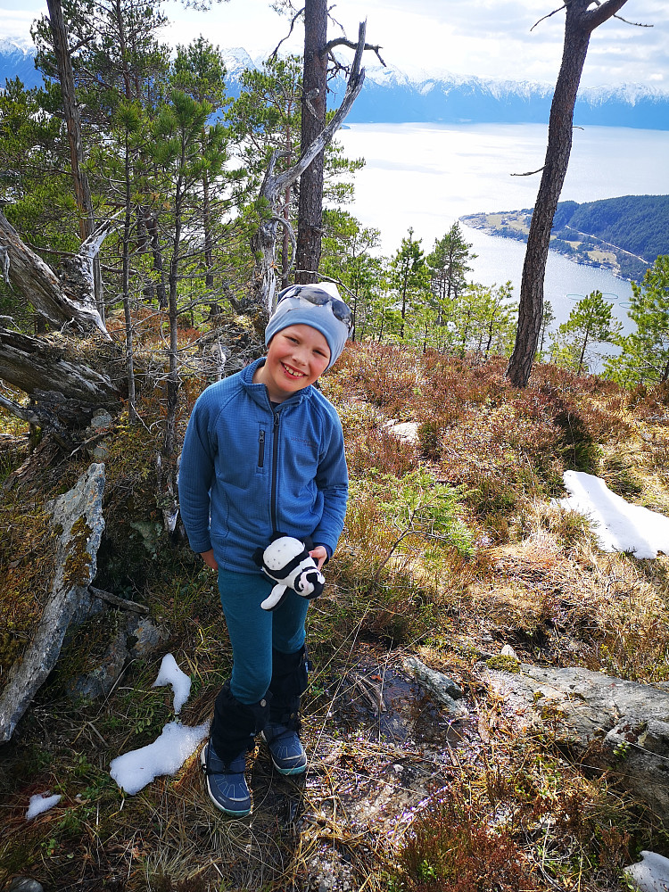 Flott fjordutsikt på vei oppover ryggen
