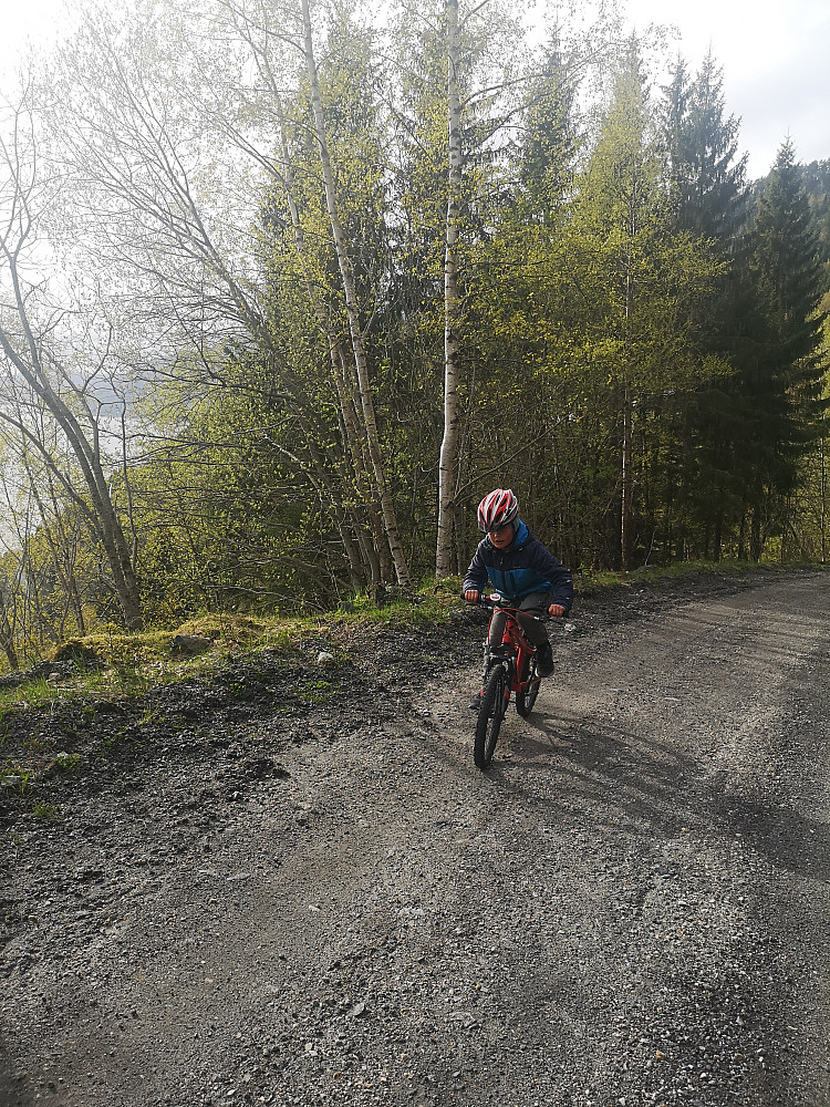 avsluttet kvelden med en liten sykkeltur på Lotsberg sammen med Vinjar