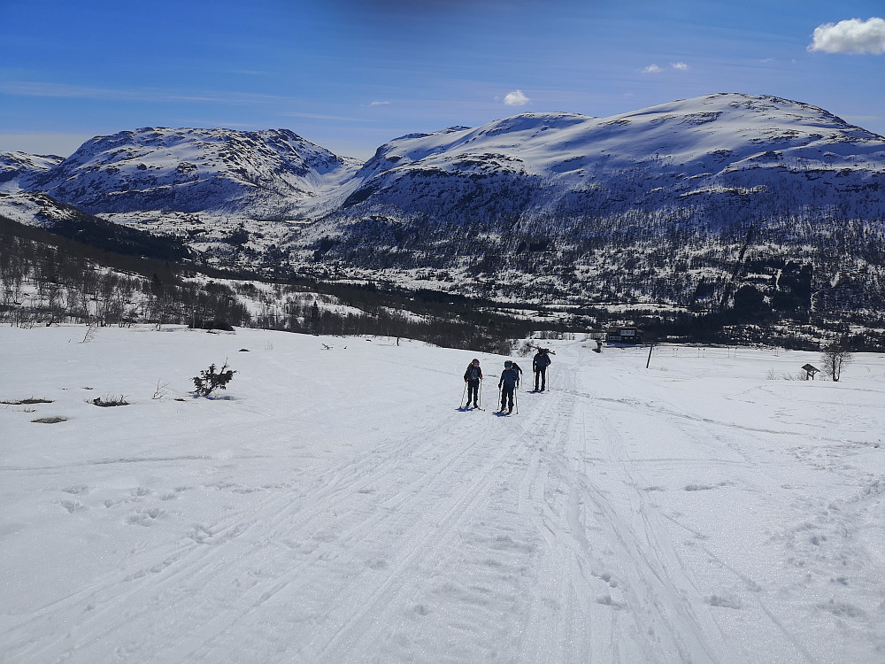 På vei oppover fra Furuhogane