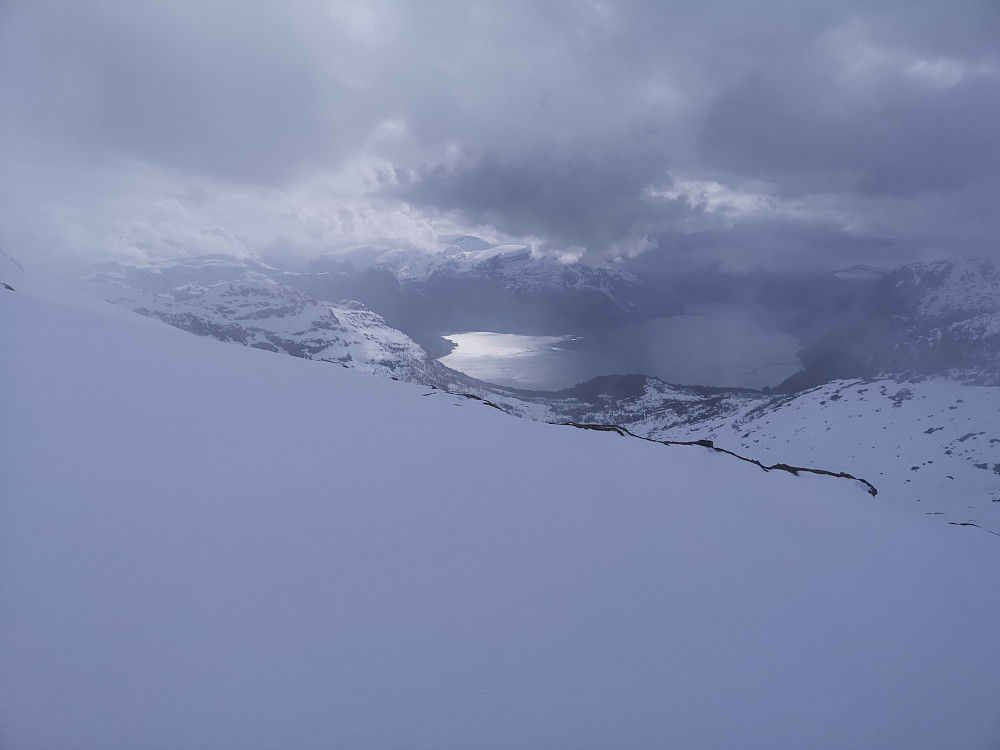 Mot Lotsbergdalen, øverst i Kvitelvebakkane