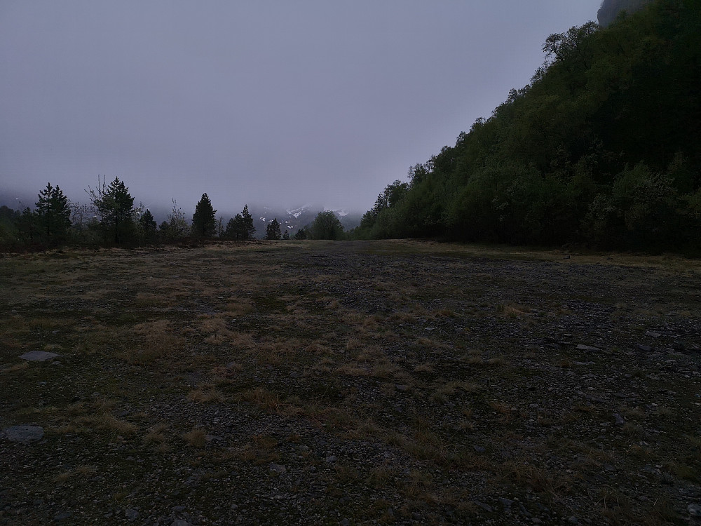 Stor grusplass ved starten av Hestdalen