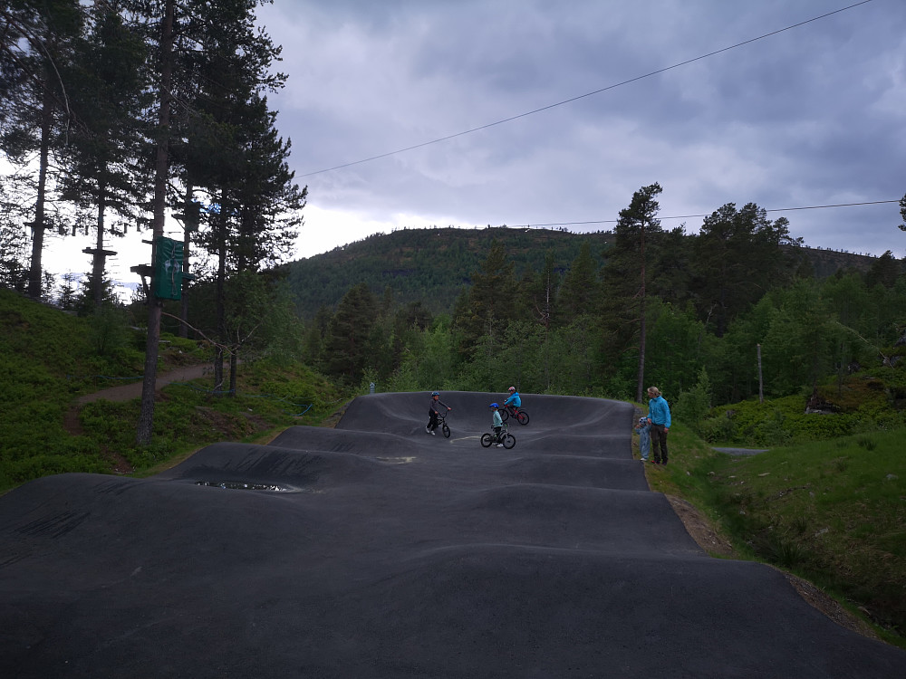 Veldig artig pumptrack og gull å ha med egne sykler