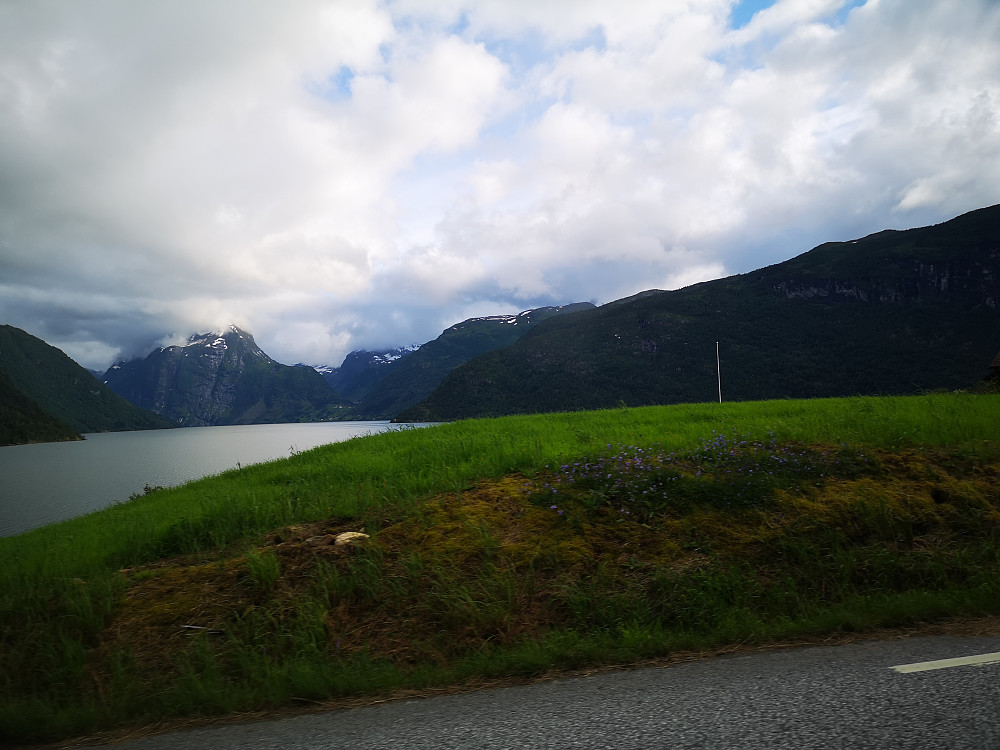dei kjente og kjære fjell :-) Nesten heime!