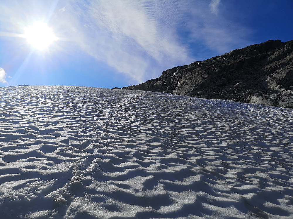 Fine snøfelt å følge ned igjen 