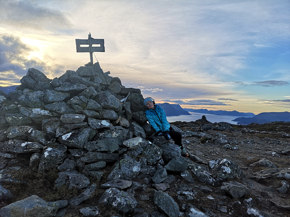 På toppen av Meraftafjellet. Her så jeg at Vinjar faktisk hadde vært før, men da kun noen få måneder gammel.