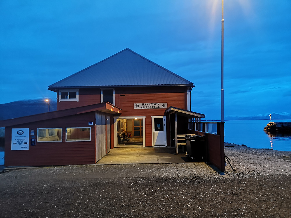 Campsite ved bobilparkeringsplass på Haramsøya, eneste gjester - helt topp!