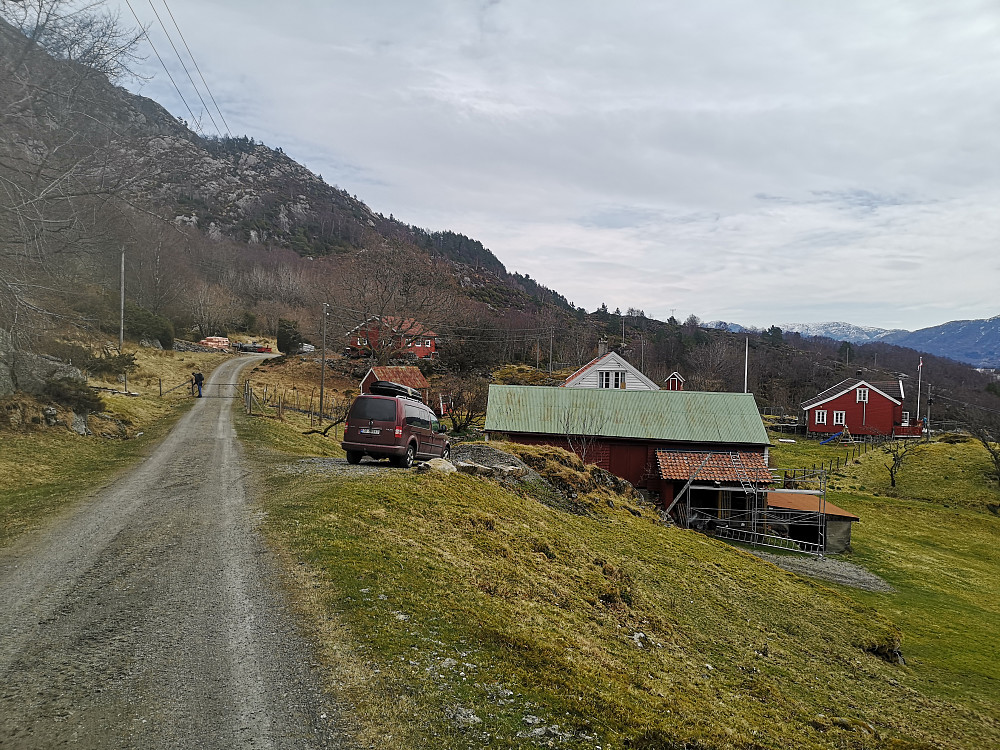 Stemnebø, ganske idyllisk og velholdt tun
