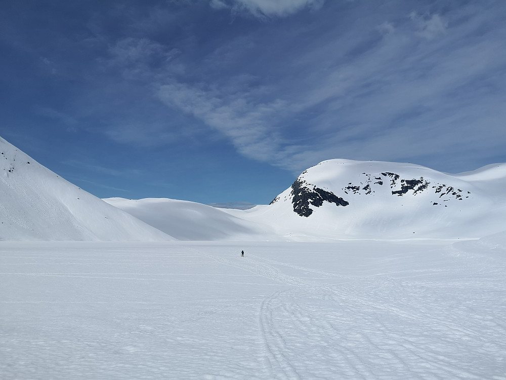 på vei over Kjenndalsvatnet på retur
